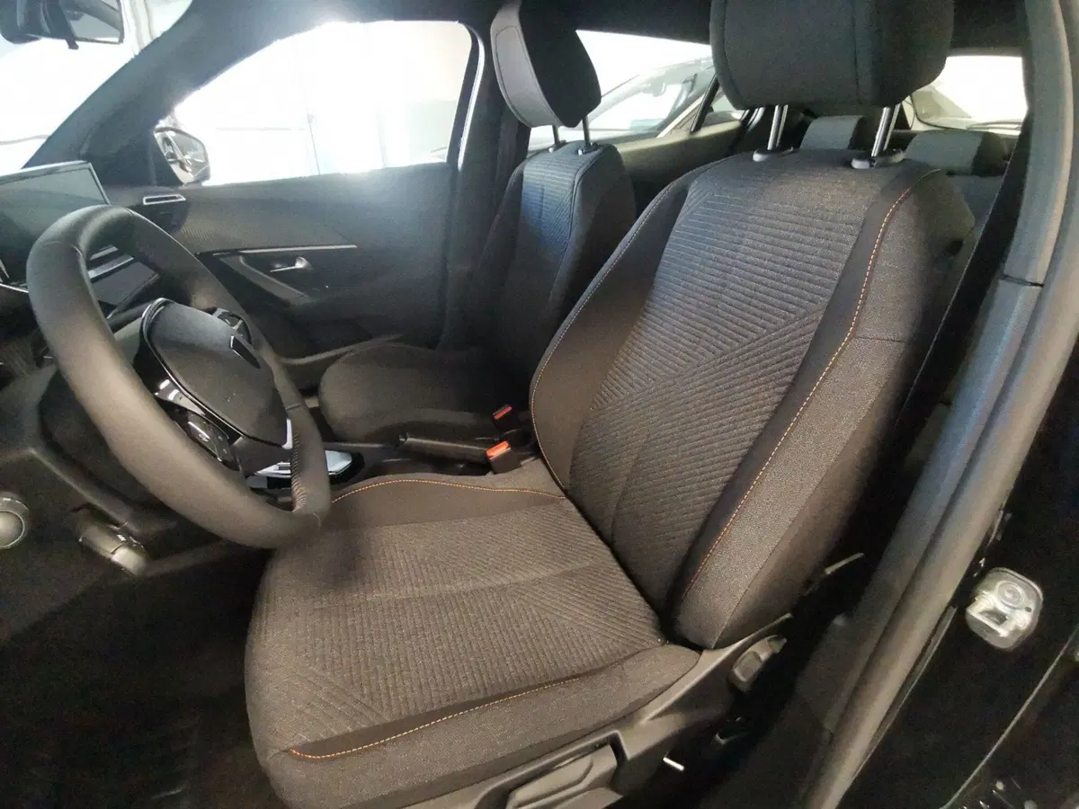 Peugeot 2008 nuova a Taranto (11)