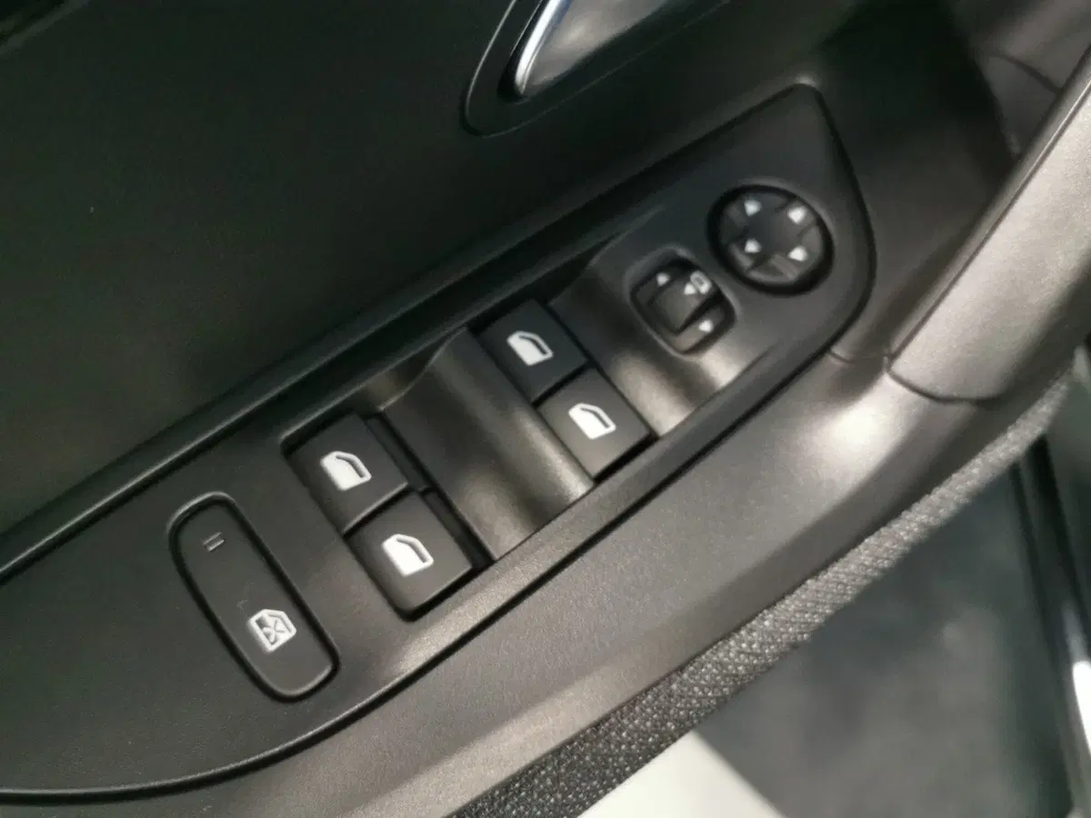 Peugeot 2008 nuova a Taranto (13)