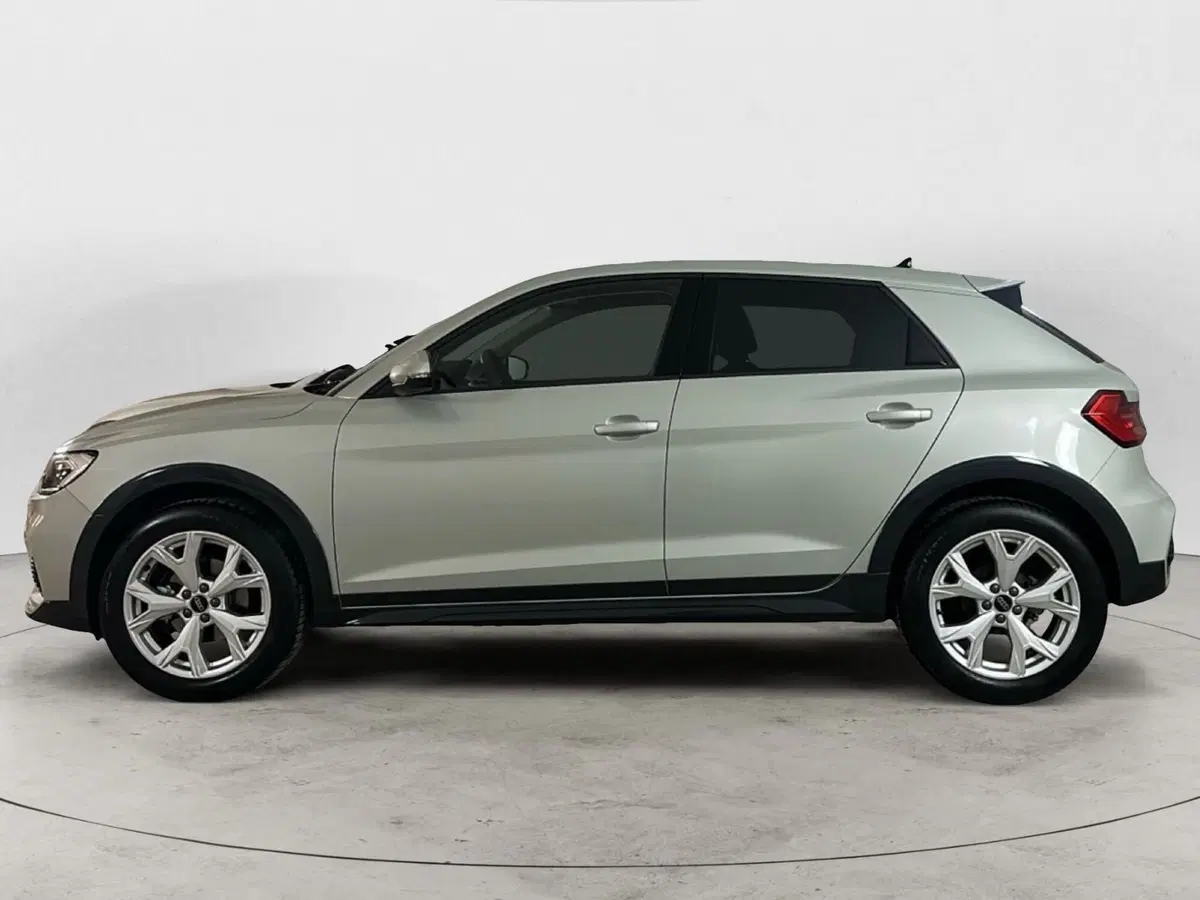 Audi A1 allstreet usata a Napoli (5)