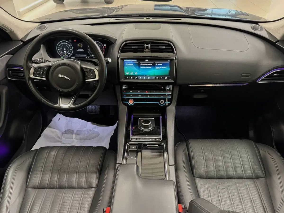 Jaguar F-Pace usata a Savona (4)