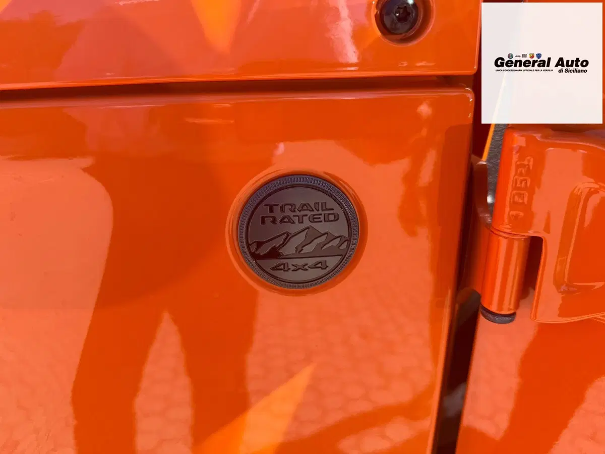 Jeep Wrangler Unlimited nuova a Lucca (10)