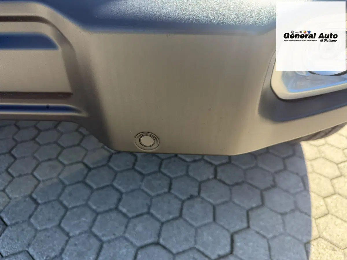 Jeep Wrangler Unlimited nuova a Lucca (14)
