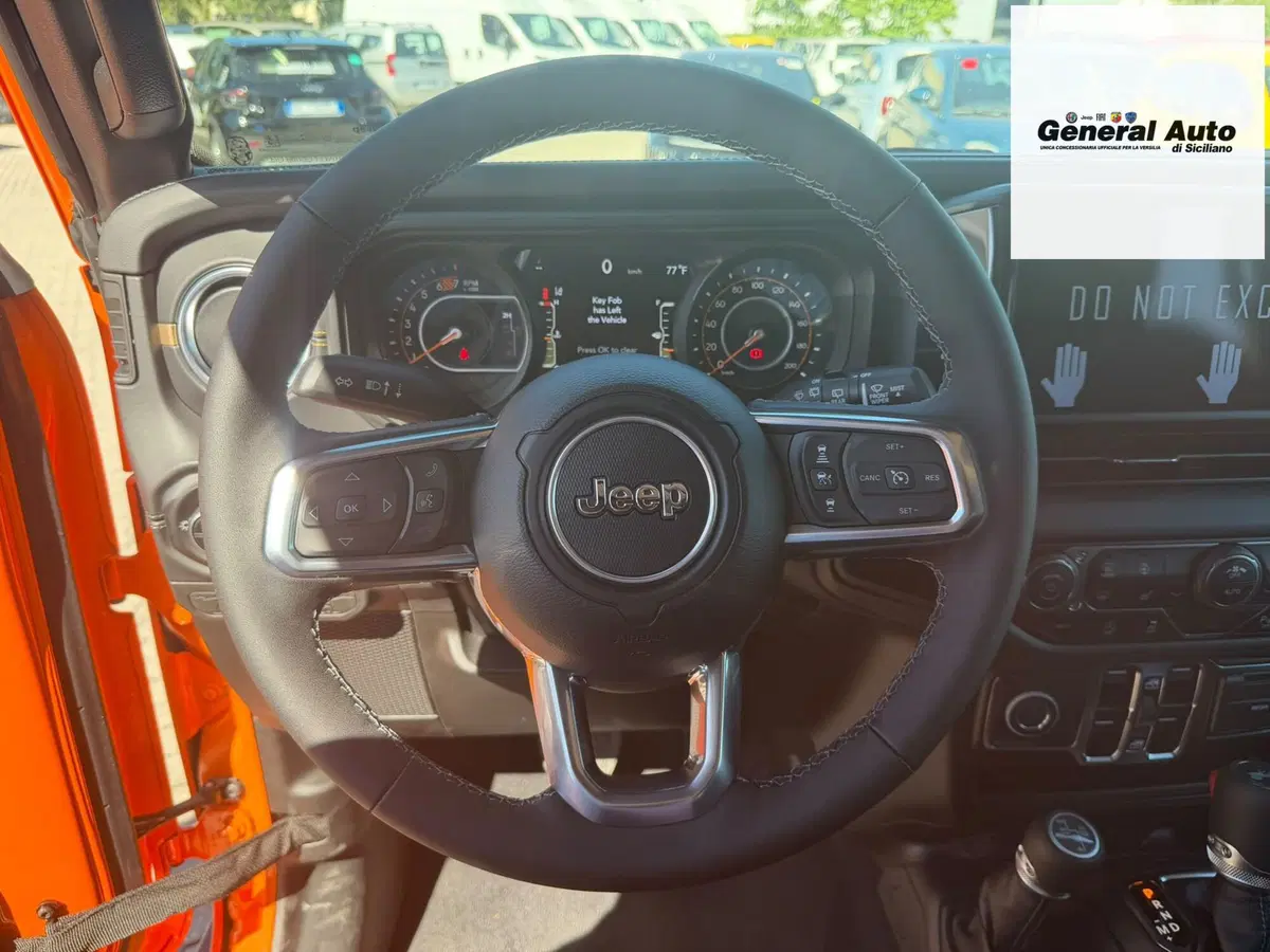 Jeep Wrangler Unlimited nuova a Lucca (15)