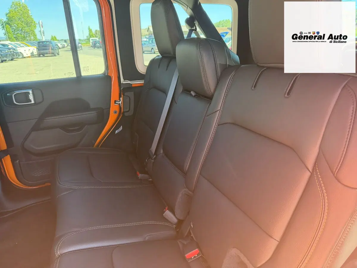 Jeep Wrangler Unlimited nuova a Lucca (17)