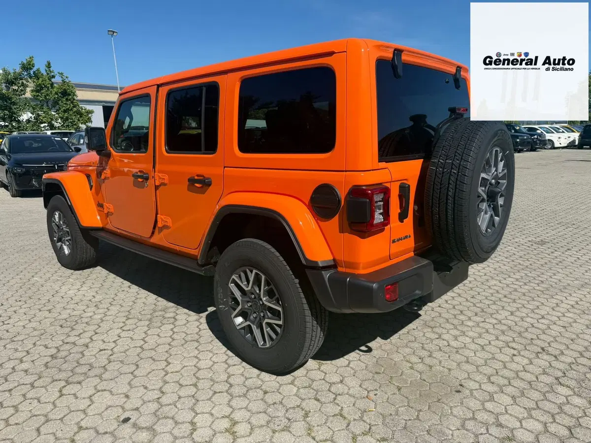 Jeep Wrangler Unlimited nuova a Lucca (5)