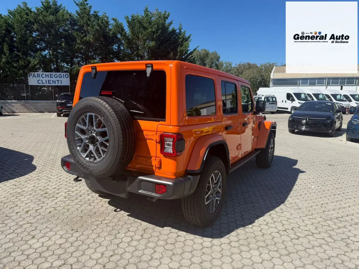 Jeep Wrangler Unlimited nuova a Lucca (7)