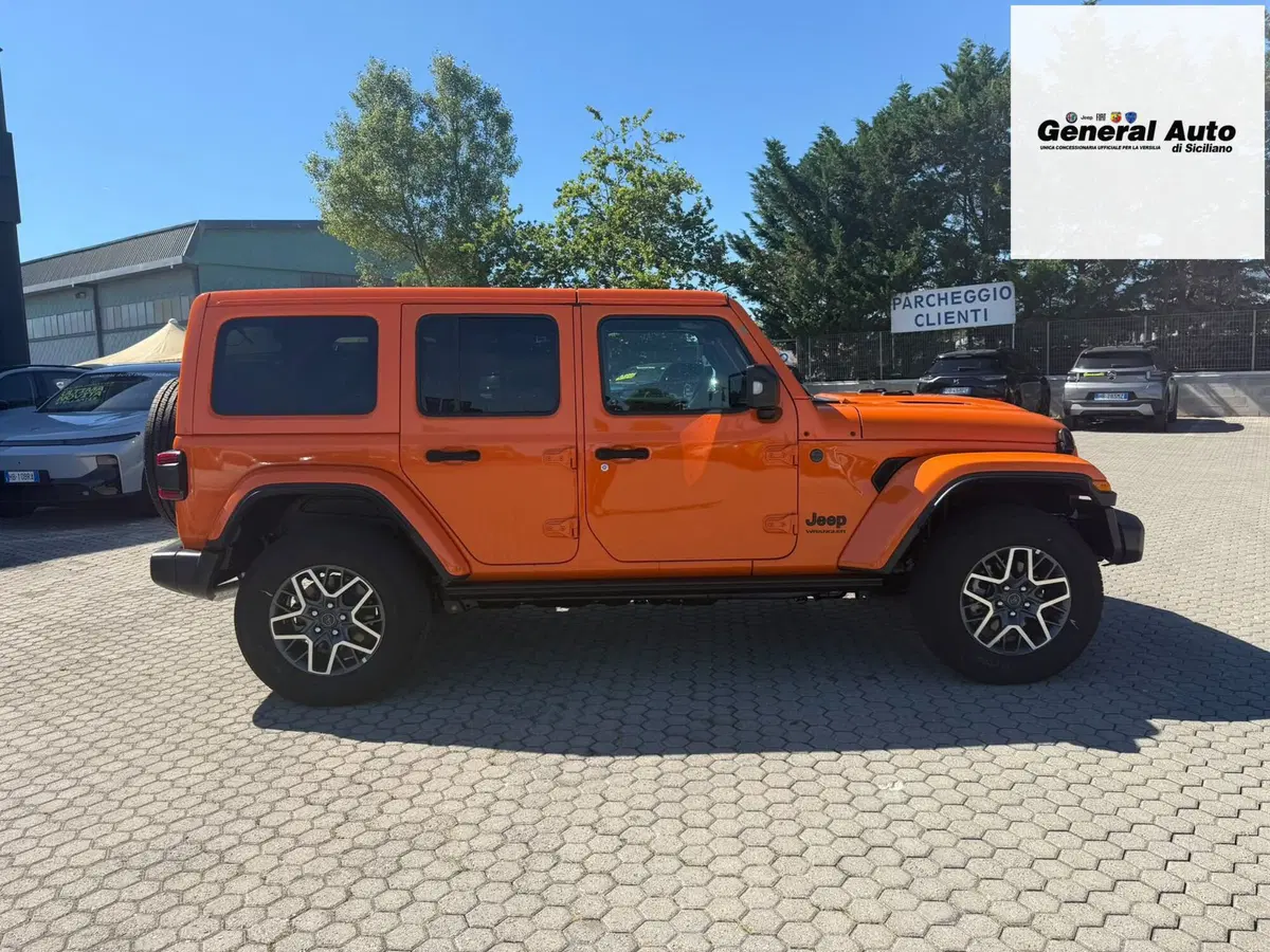Jeep Wrangler Unlimited nuova a Lucca (9)