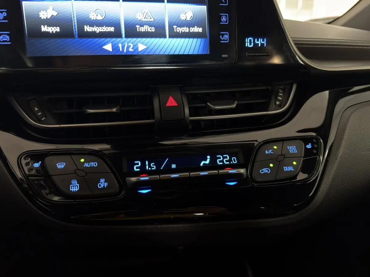 Toyota Toyota C-HR usata a Milano (14)