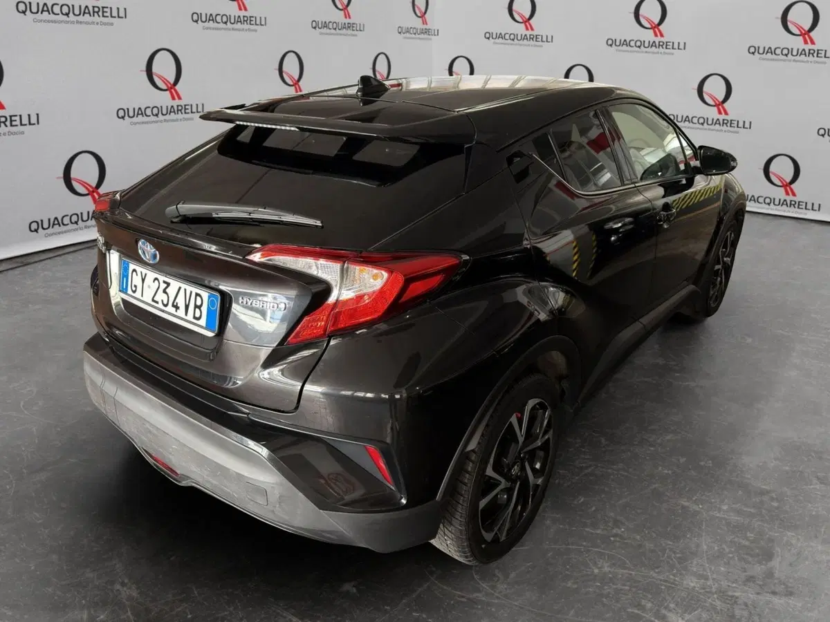 Toyota Toyota C-HR usata a Milano (4)