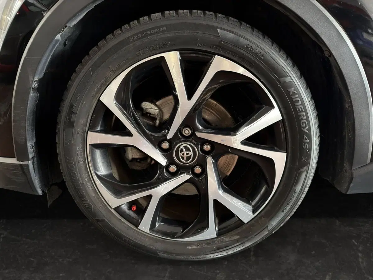 Toyota Toyota C-HR usata a Milano (8)