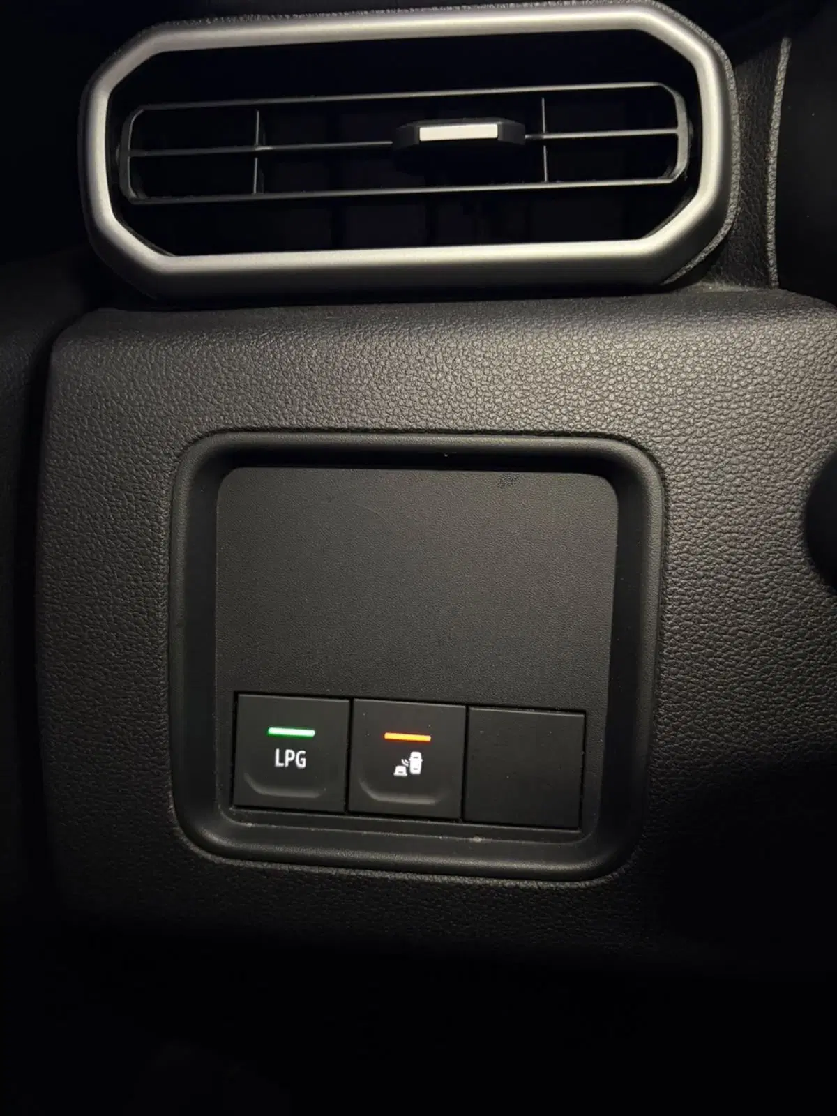 Dacia Duster usata a Milano (15)
