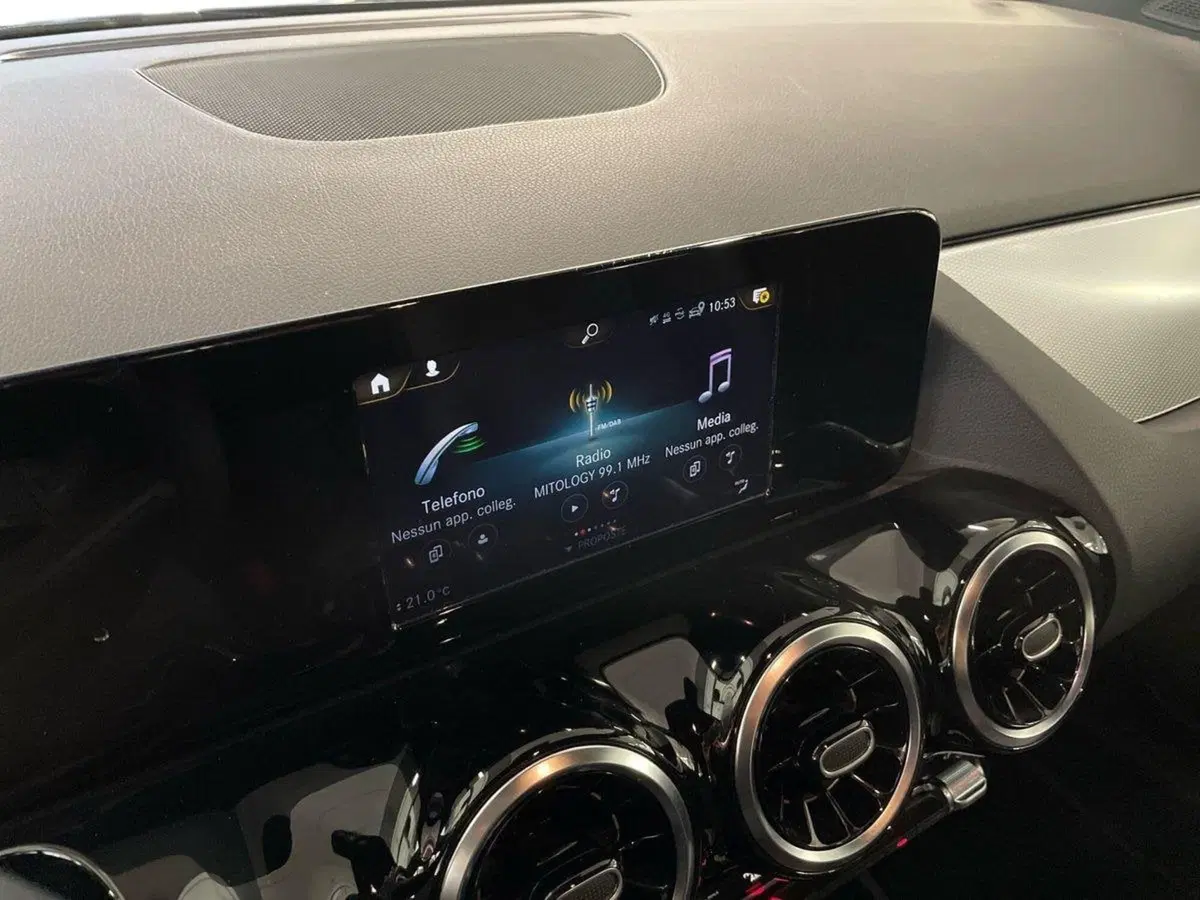Mercedes-Benz GLA SUV usata a Prato (14)
