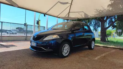 Lancia Ypsilon 1.2 69 CV 5 porte Silver del 2017 usata a Empoli