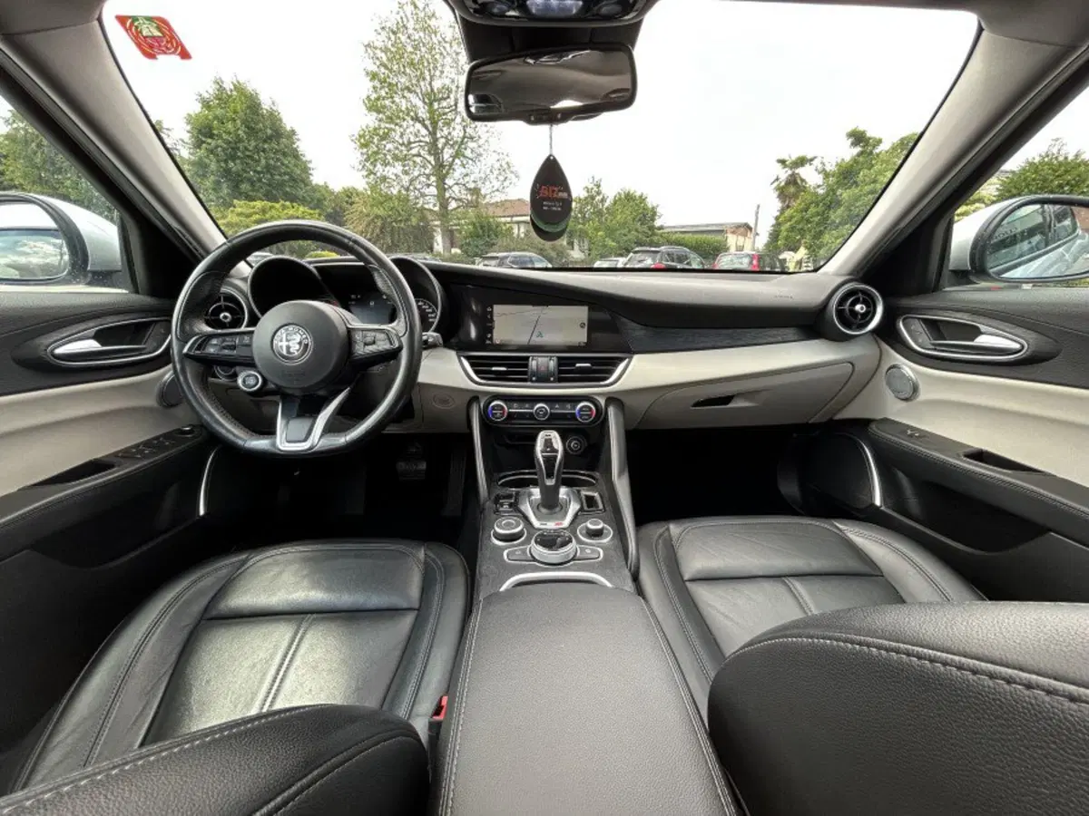 Alfa Romeo Giulia usata a Cuneo (11)