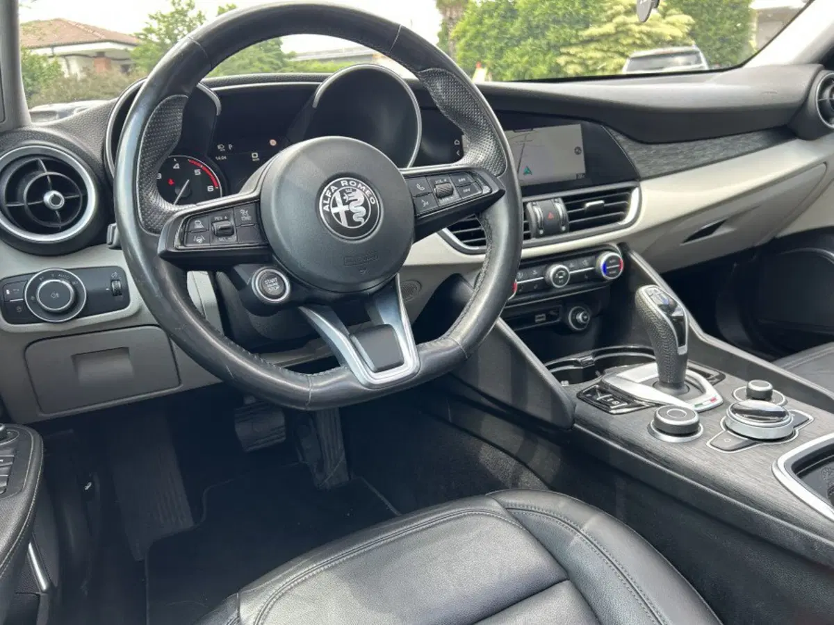 Alfa Romeo Giulia usata a Cuneo (13)