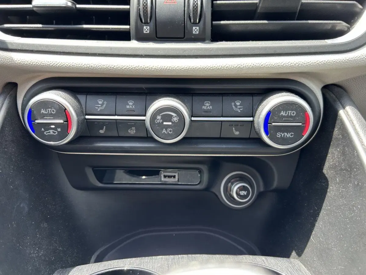 Alfa Romeo Giulia usata a Cuneo (16)