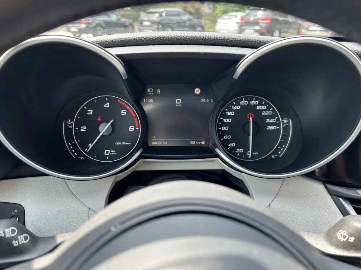 Alfa Romeo Giulia usata a Cuneo (19)