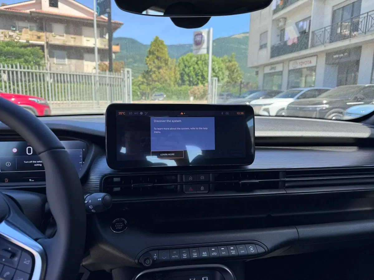 Jeep Avenger nuova a Frosinone (12)