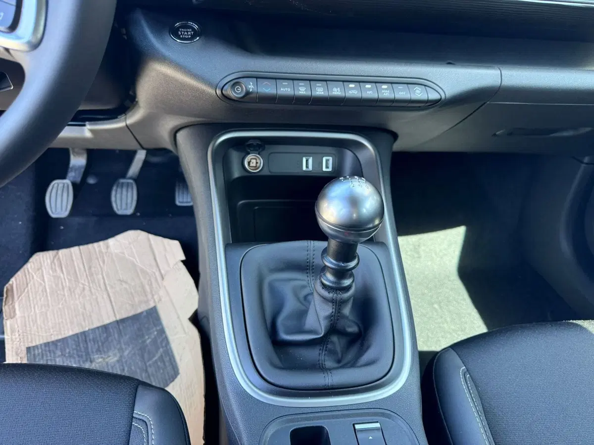 Jeep Avenger nuova a Frosinone (13)