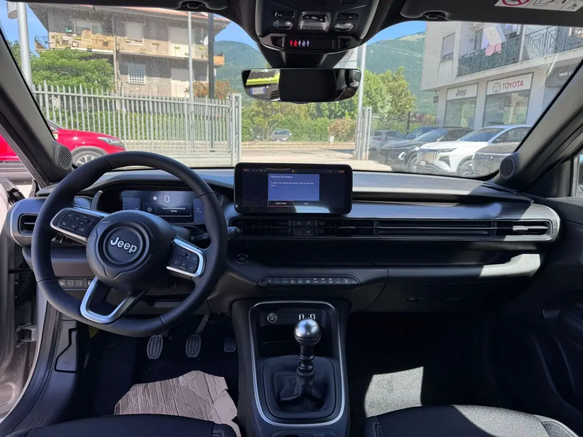 Jeep Avenger nuova a Frosinone (14)