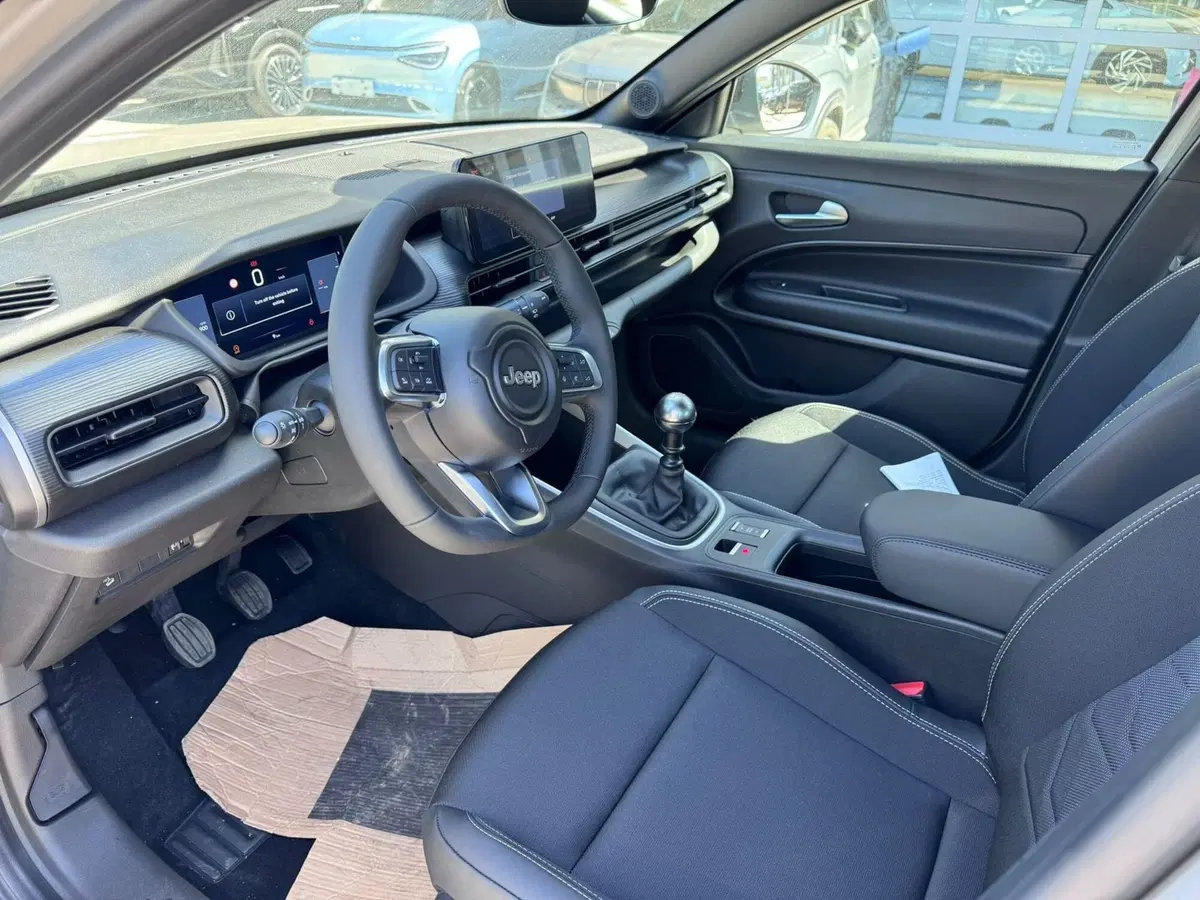 Jeep Avenger nuova a Frosinone (10)