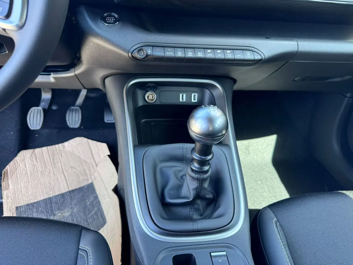 Jeep Avenger nuova a Frosinone (13)