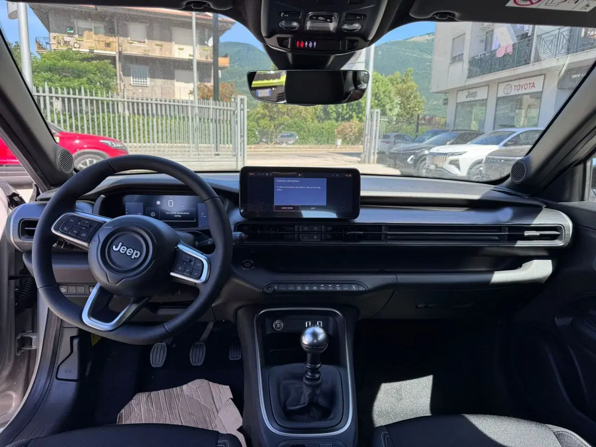 Jeep Avenger nuova a Frosinone (14)