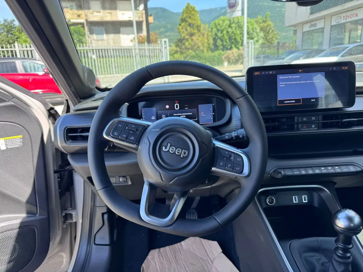 Jeep Avenger nuova a Frosinone (15)