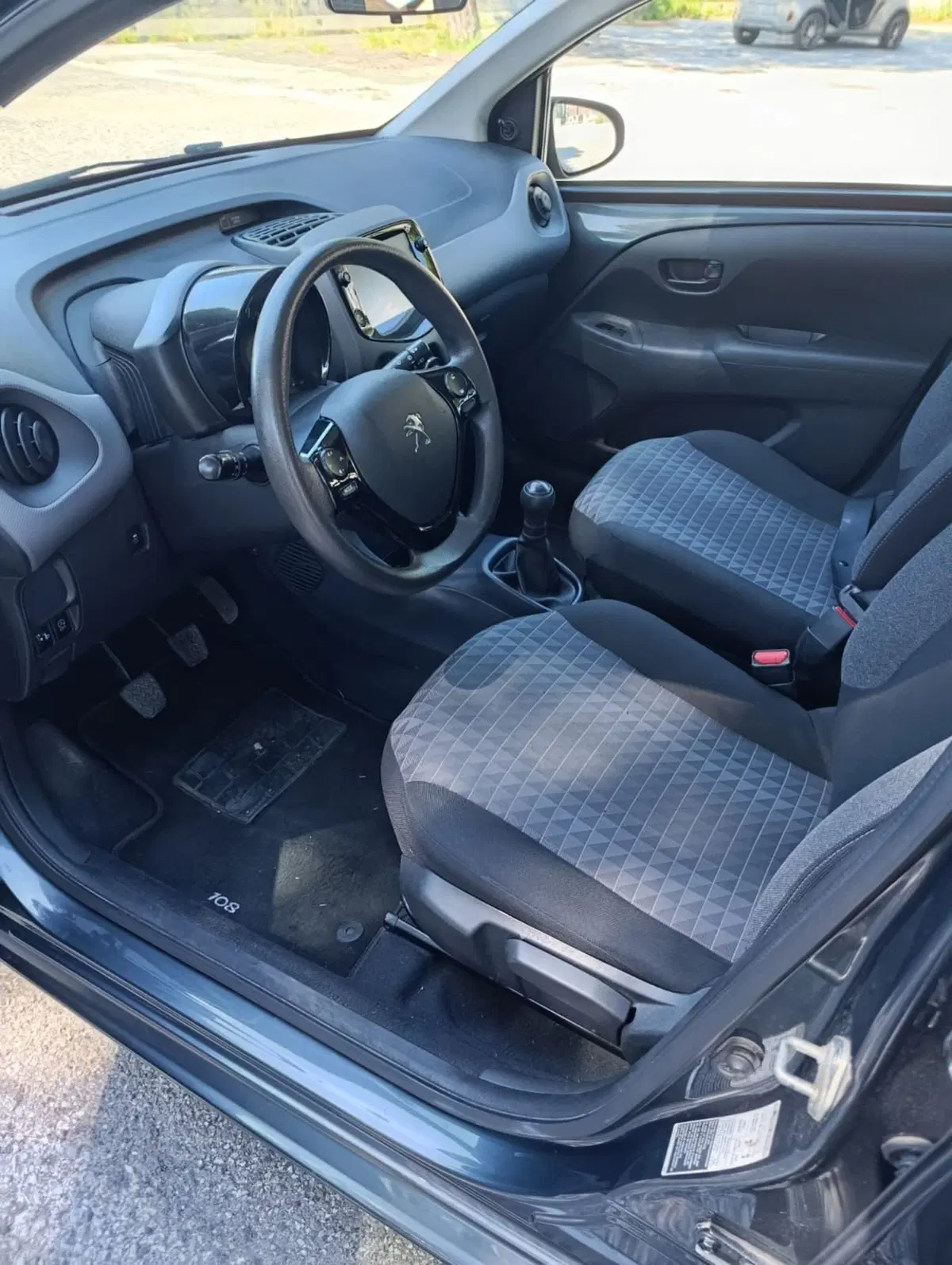 Peugeot 108 usata a Massa-Carrara (12)