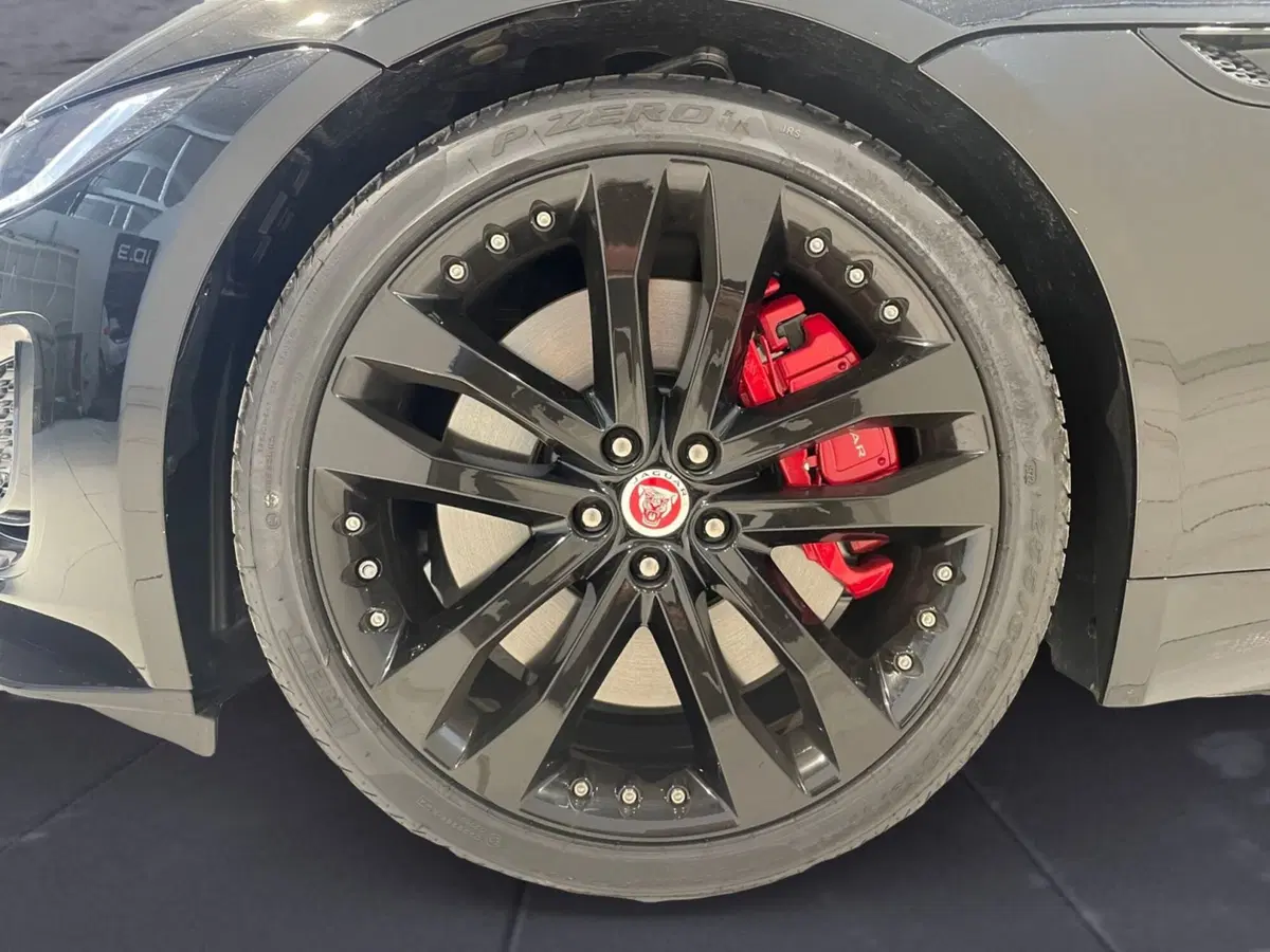 Jaguar F-Type Cabrio usata a Salerno (9)