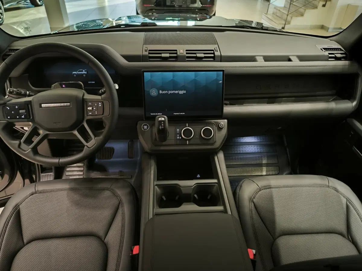 Land Rover Defender nuova a Firenze (4)