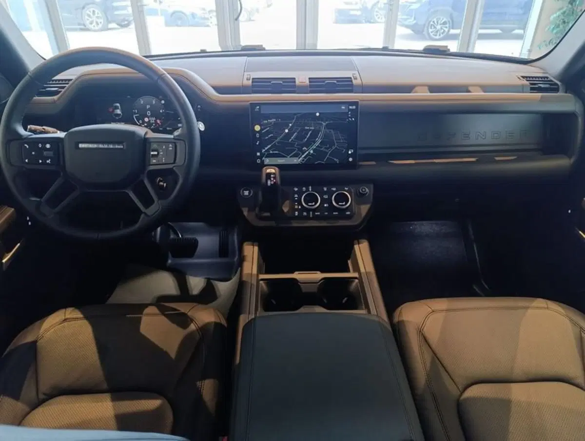 Land Rover Defender usata a Pesaro-Urbino (4)