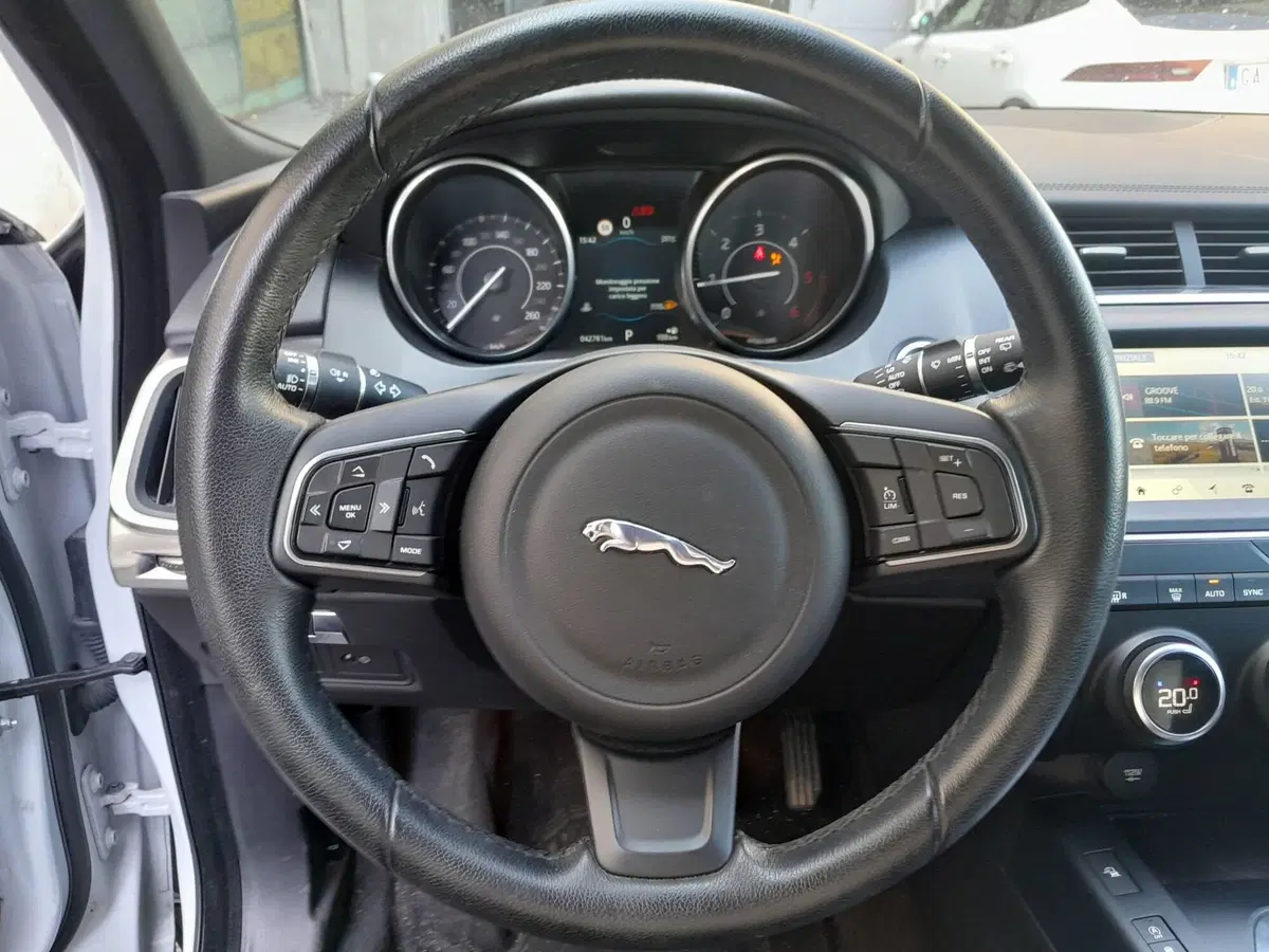 Jaguar E-Pace usata a Cuneo (10)