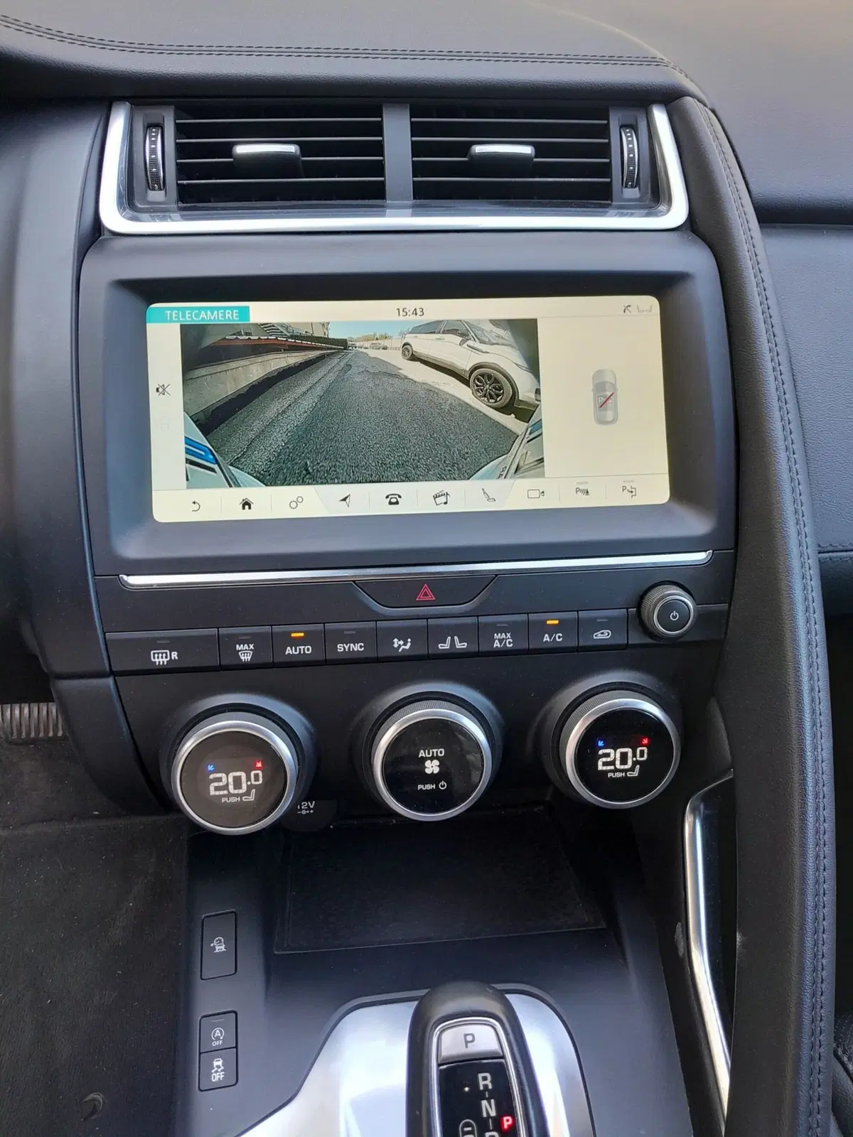 Jaguar E-Pace usata a Cuneo (12)