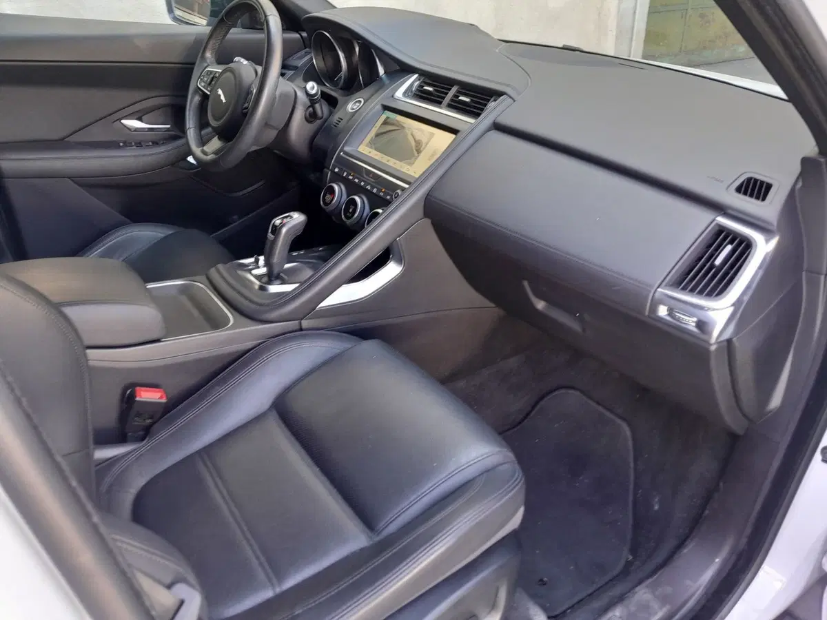 Jaguar E-Pace usata a Cuneo (16)
