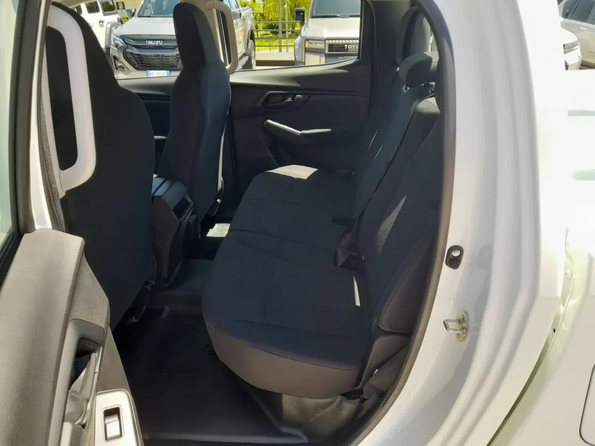 Isuzu D-Max Pick-up nuova a L'Aquila (10)