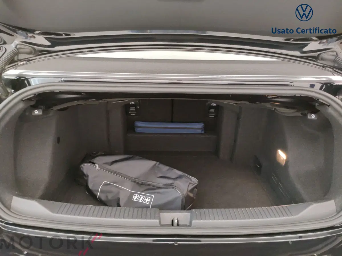Volkswagen T-Roc Cabrio usata a Varese (13)