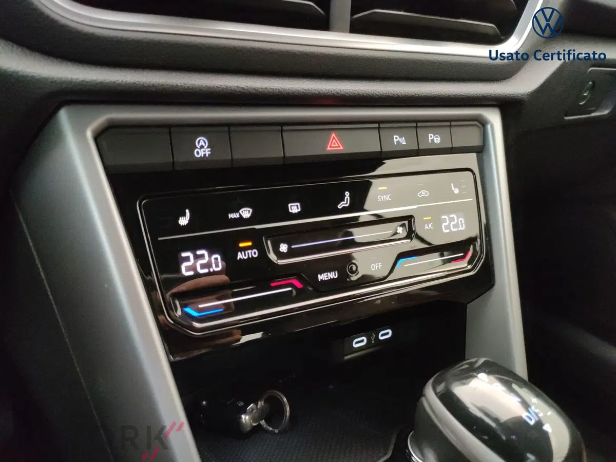 Volkswagen T-Roc Cabrio usata a Varese (18)