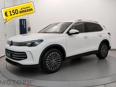 Volkswagen Tiguan 1.5 etsi Elegance 150cv dsg nuova a Busto Arsizio