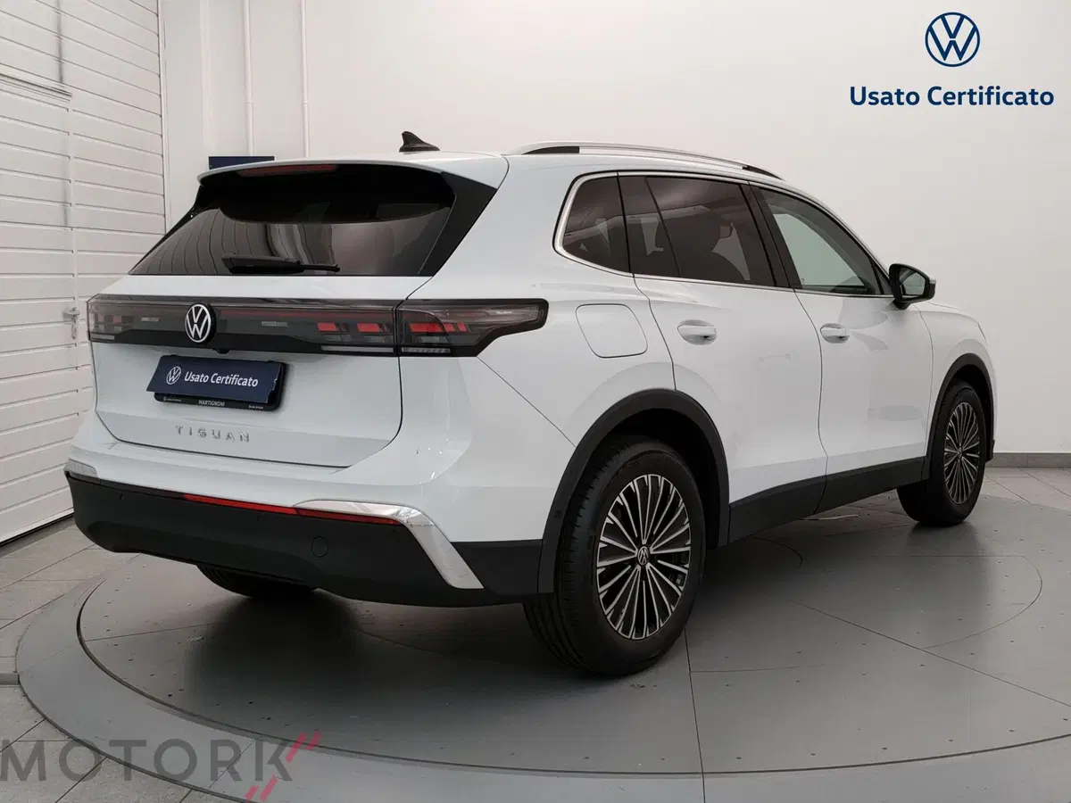 Volkswagen Tiguan nuova a Varese (5)