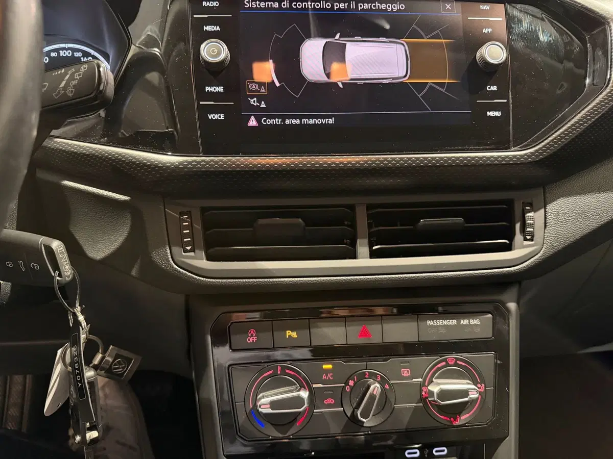 Volkswagen T-Cross usata a Genova (13)