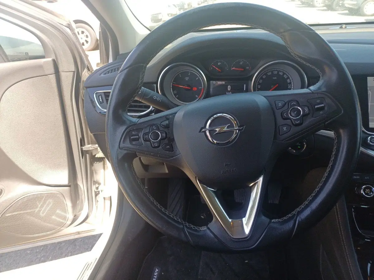 Opel Astra Station Wagon usata a Massa-Carrara (13)