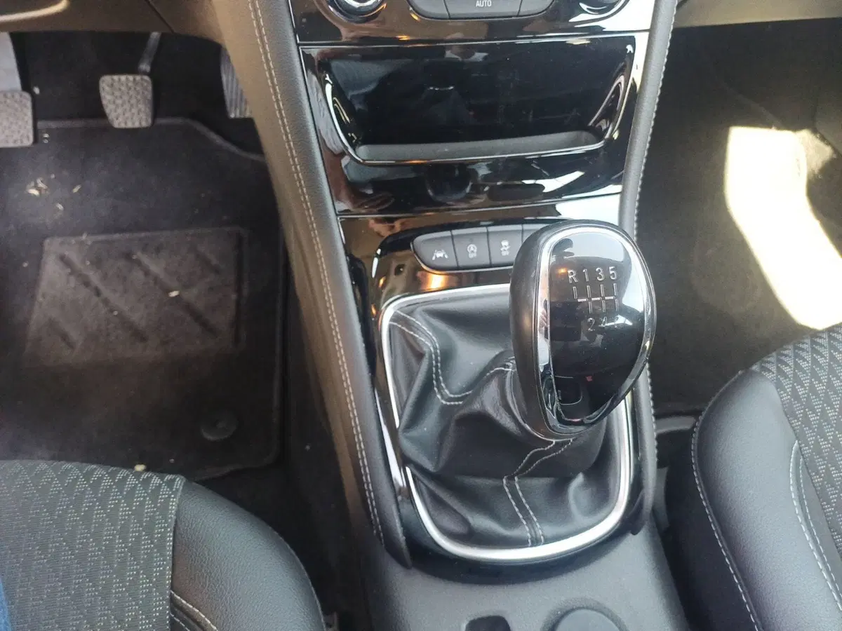 Opel Astra Station Wagon usata a Massa-Carrara (15)