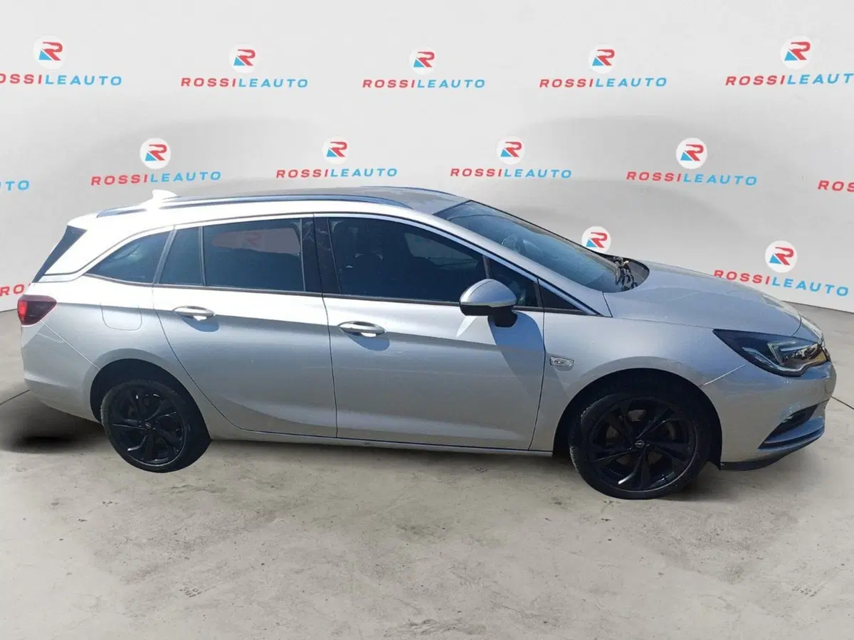 Opel Astra Station Wagon usata a Massa-Carrara (6)