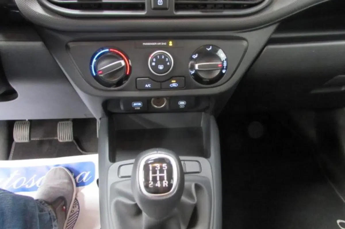 Hyundai i10 usata a Milano (11)