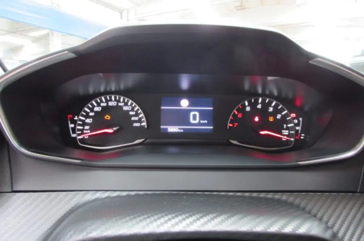 Peugeot 208 usata a Milano (11)