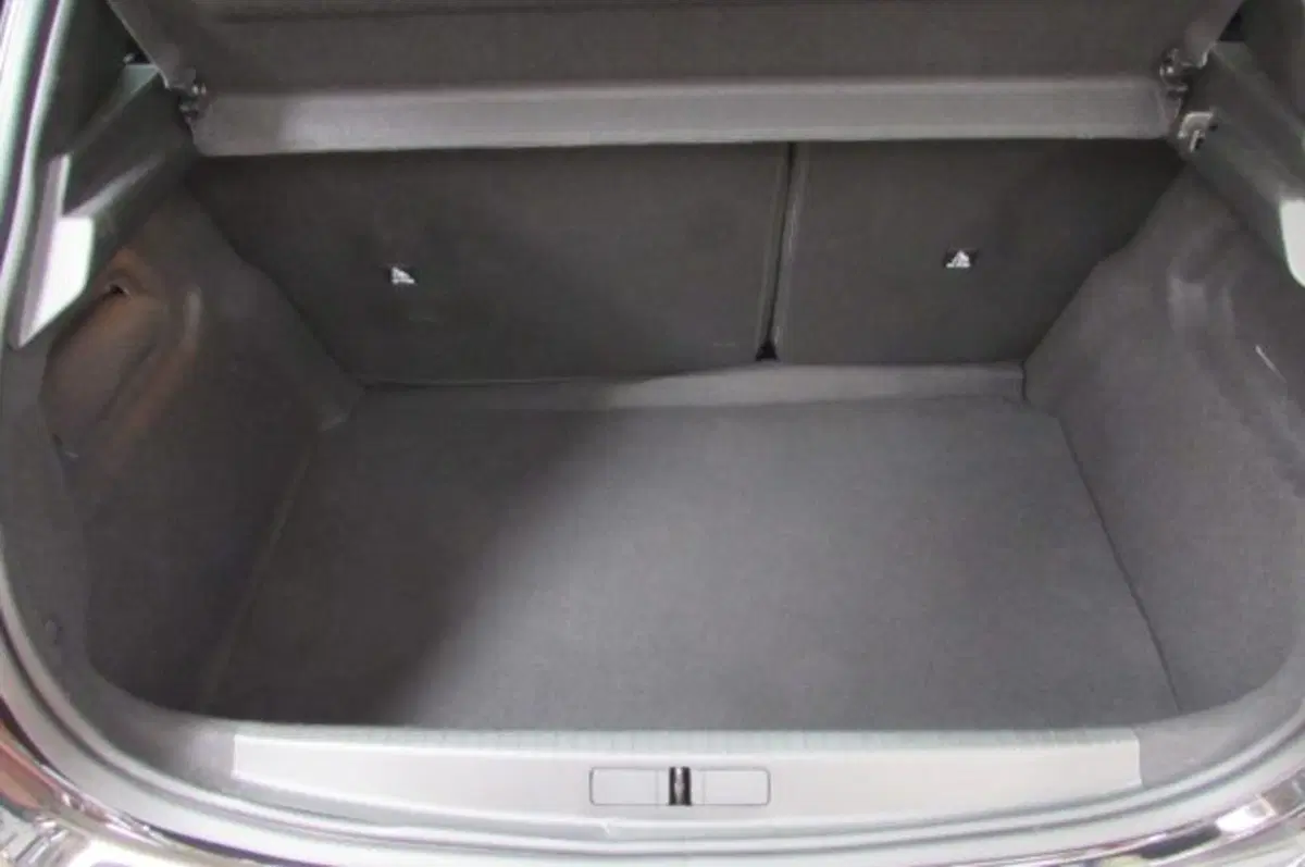 Peugeot 208 usata a Milano (14)