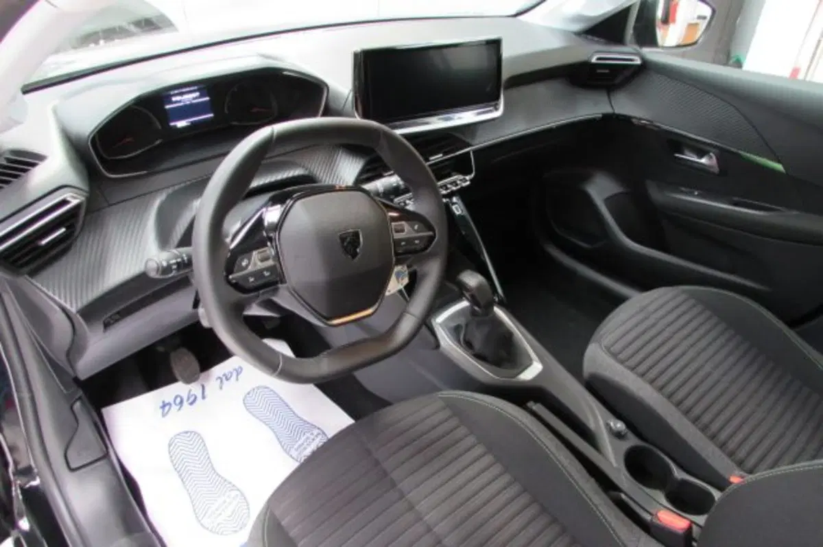 Peugeot 208 usata a Milano (8)