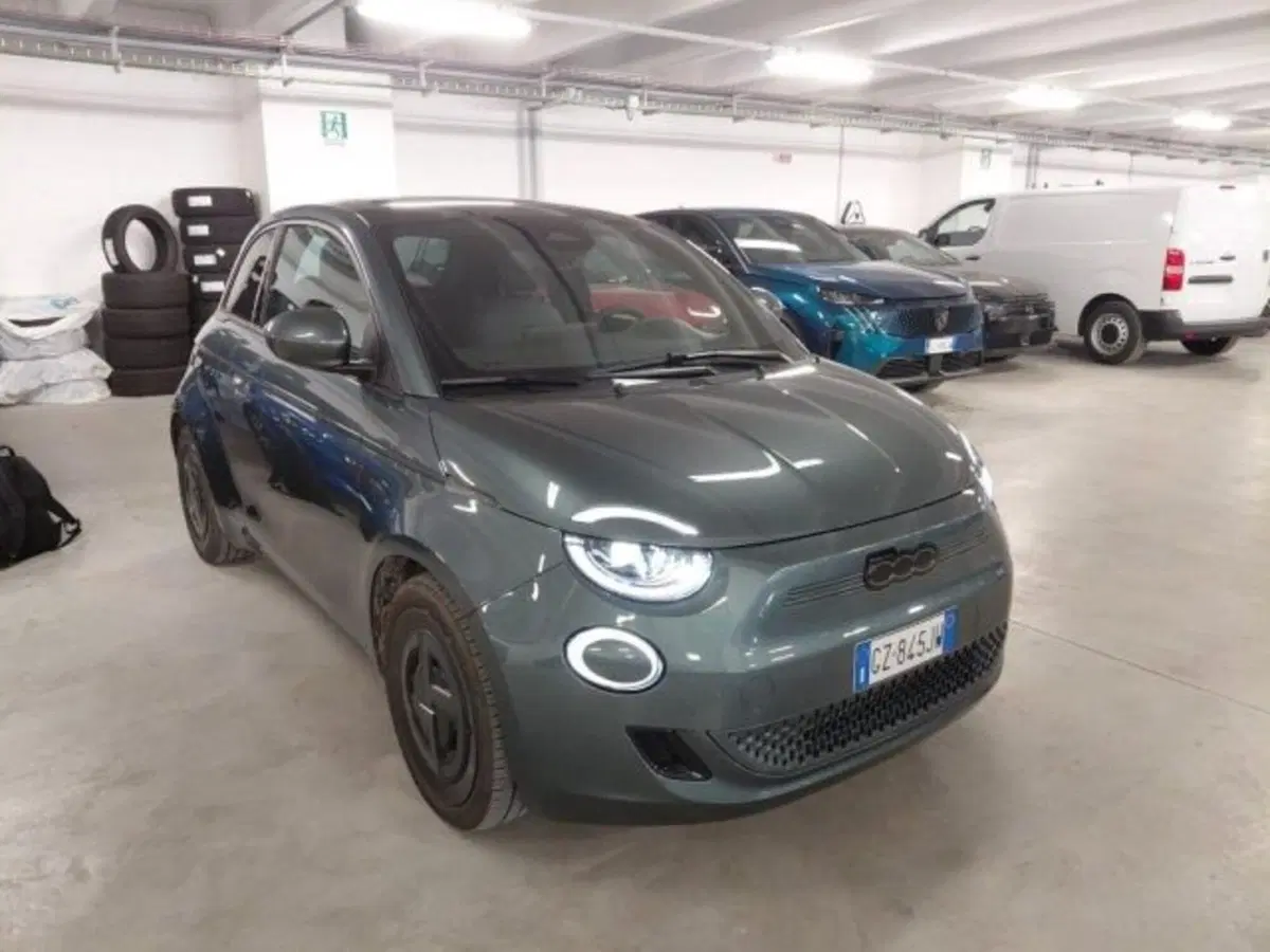 Fiat 500e usata a Milano (2)