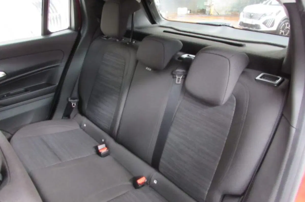 Jeep Avenger nuova a Milano (12)